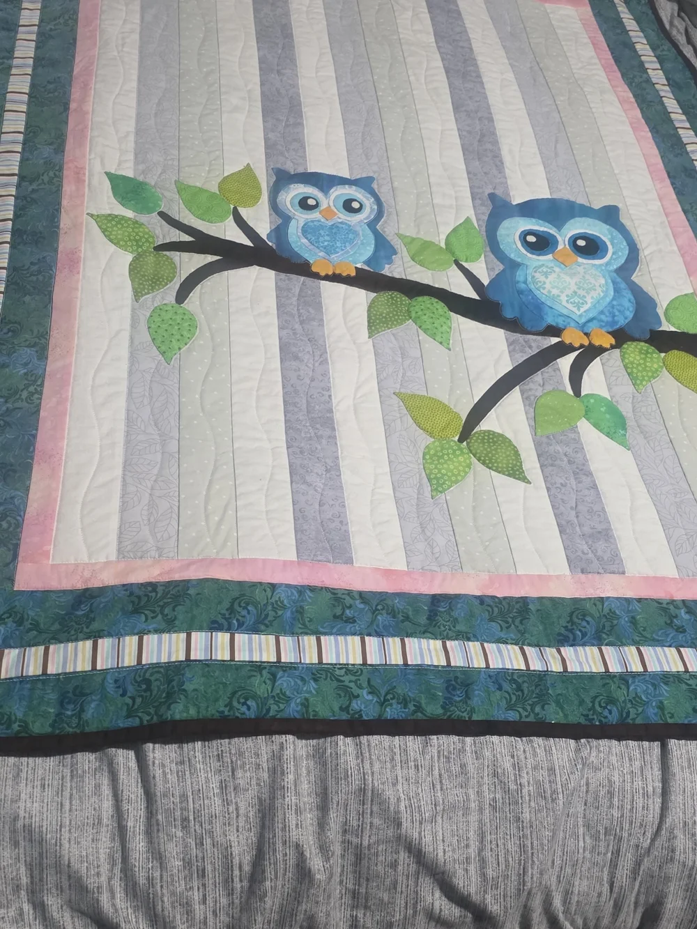 Blue Owl Appliqué Baby Quilt - Blue and Green